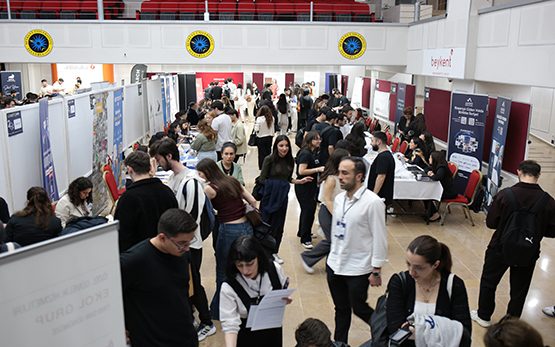 Öğrenci Dekanlığı tarafından düzenlenen 20. Kariyer Günü, öğrencilerin iş dünyasıyla bağlantı kurmasını sağladı (4)
